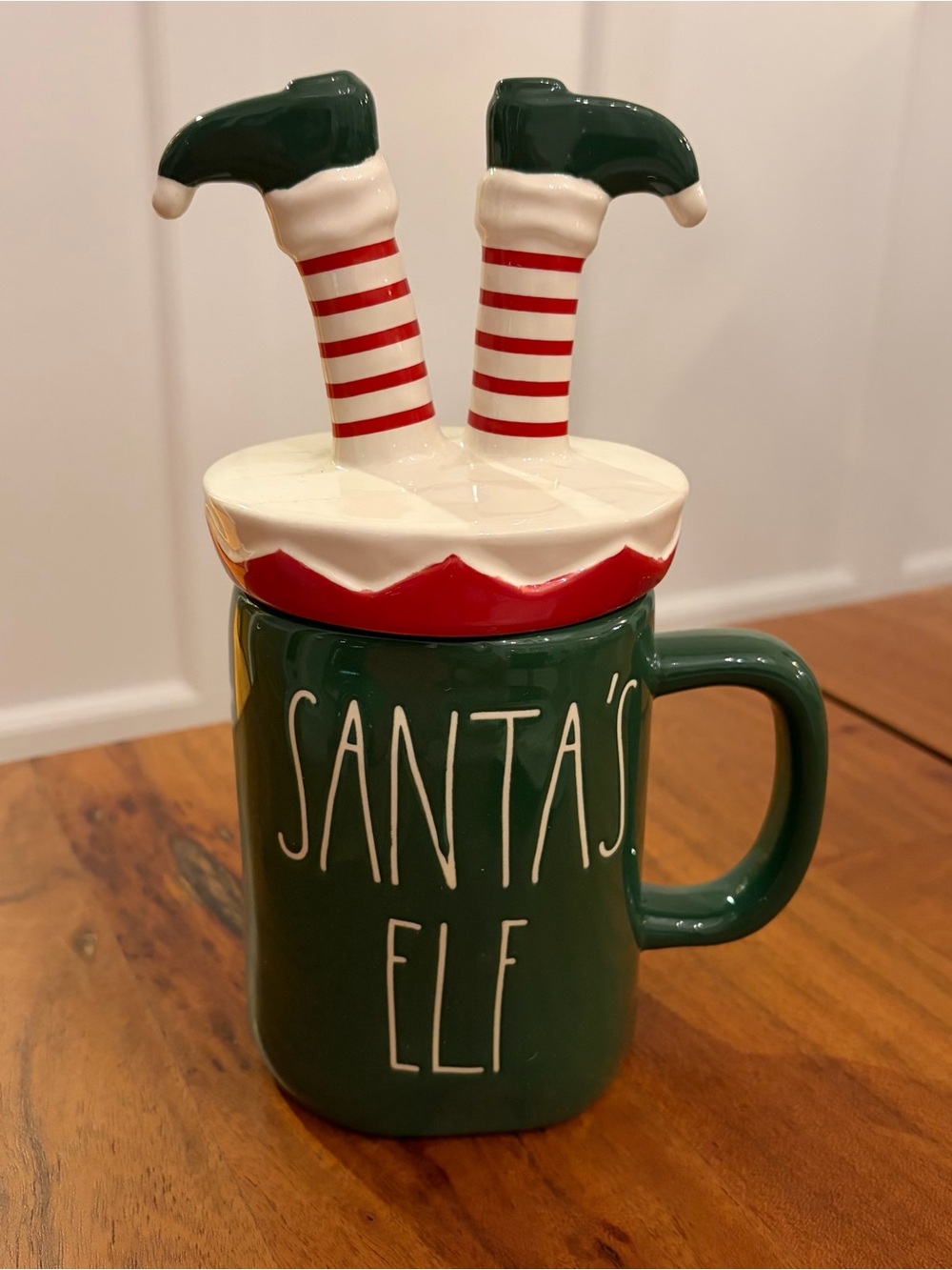 Rae Dunn SANTA'S ELF Green Christmas Coffee Mug with Elf Legs Topper Lid NWT